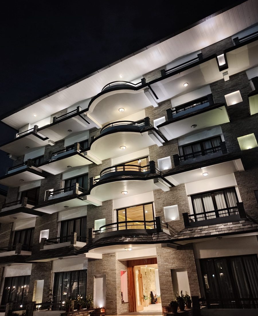 Harbor Pointe Apartments building exterior