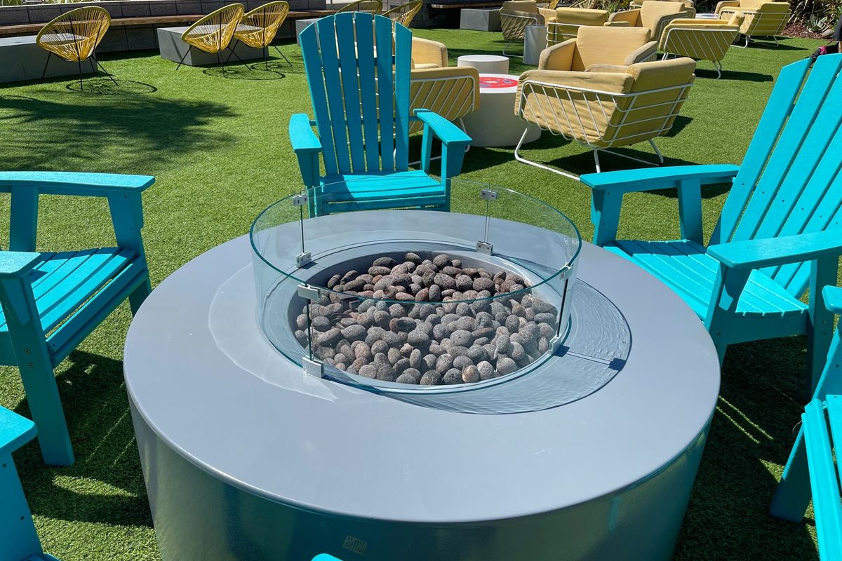 Fire Pit Lounge at Harbor Pointe Apartments