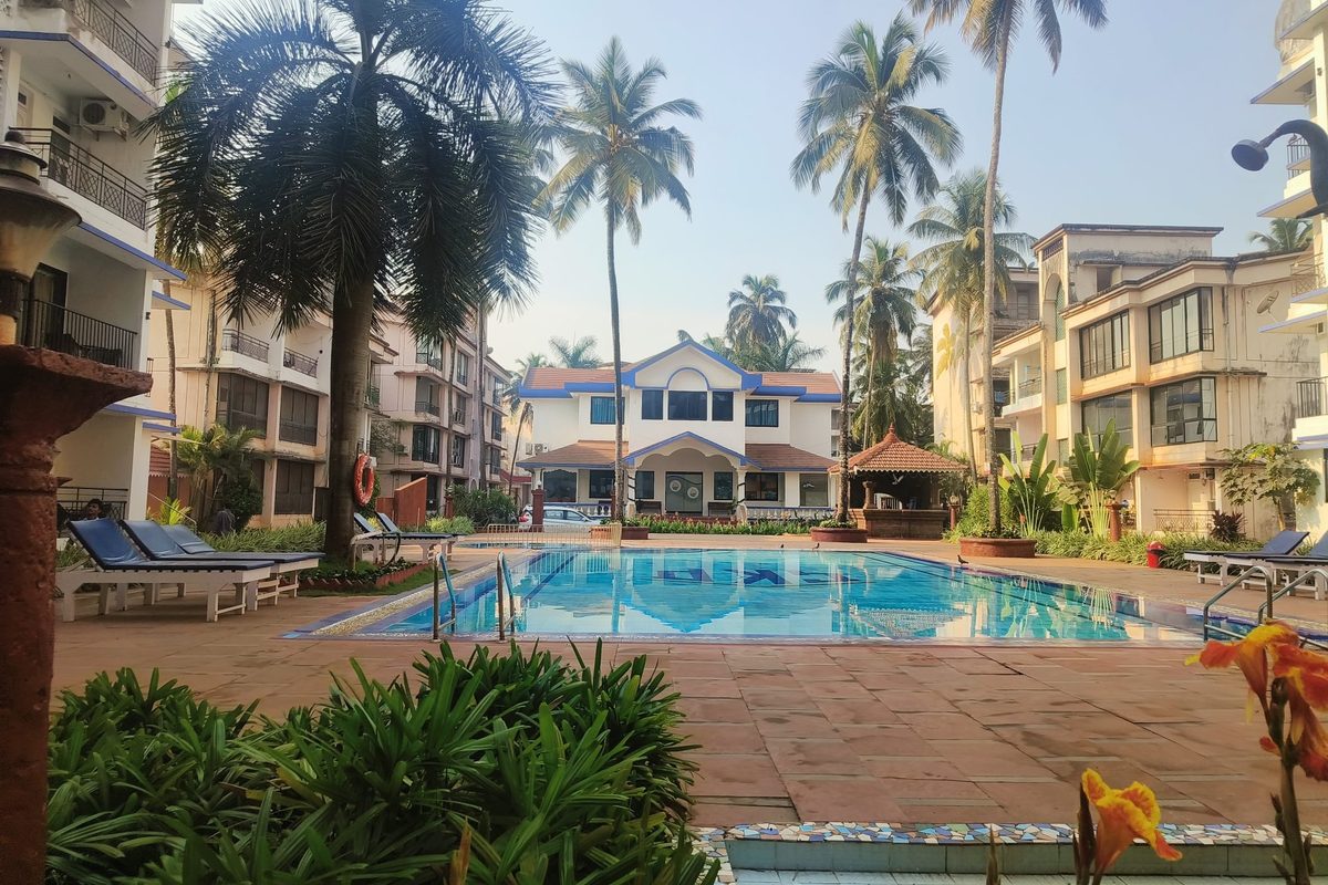 Resort-Style Pool at Harbor Pointe Apartments